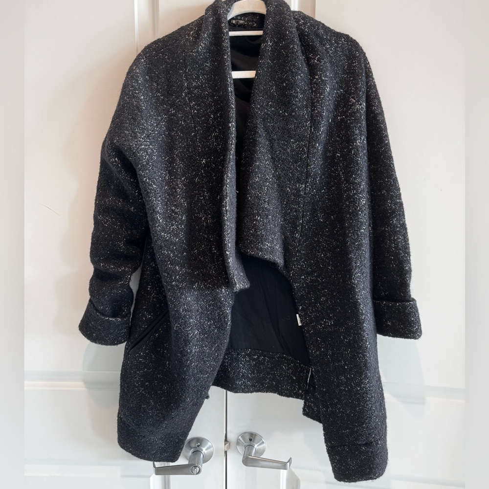 Worn 2-3x. Great condition. Women’s Theory Black draped jacket / cardigan.